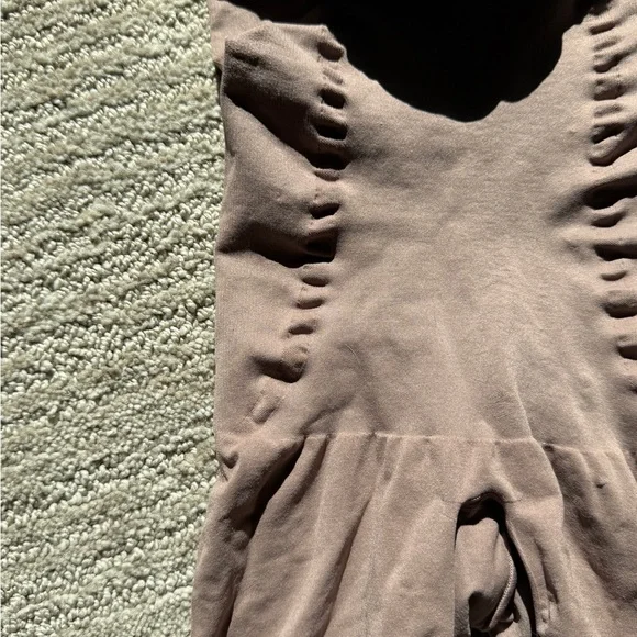 SKIMS Taupe Sleeveless Bodysuit - Picture 4 of 4